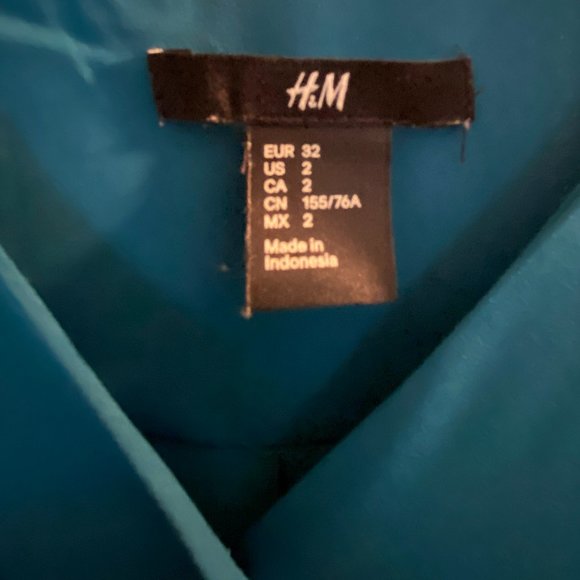 H&M Women's Teal V-Neck Button Down Blouse, High Low, Size 2 - Picture 3 of 7